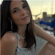 Senior Graphic designer, diplomato in grafica e fotografia e con più di 5 anni di esperienza nel settore grafico in Italia e all’estero, offre lezioni private di Photoshop, per ambito pubblicitario, ceramico o scolastico.