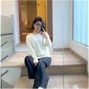 I offer English lessons from beginners to B1 level through conversational