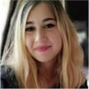 Laureanda in Servizio Sociale, diplomata al liceo linguistico