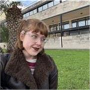 Estudiante con dos años de experiencia en tutorías a niños pequeños. Buscando trabajo a tiempo parcial por las tardes. 