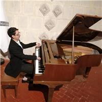 Clases de piano. Soy alumno de la universidad Nacional de Música, soy pianista y estudiante de educación musical