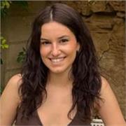 Soy bióloga de formación y una apasionada de la enseñanza de las ciencias. Me defino como una profesora clara, dinámica y cercana.