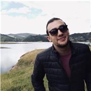 Profesional en estudios literarios, profesor de español y literatura con intereses en la creación literaria y el análisis de obras