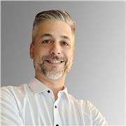 Designer e progettista industriale con 20 anni di esperienza, dal rapporto col cliente fino alla produzione del prodotto