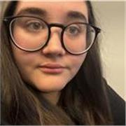ragazza frequentante l’ultimo anno di alberghiero offre ripetizioni e aiuto compiti per bambini