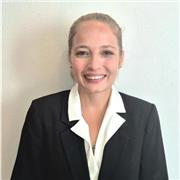 Insegnante di Italiano. Laureata in Mediazione linguistica, in Risoluzione di Conflitti e in Analisi di Dati