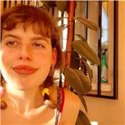Graduada en bellas artes y autora de cómic ofrece clases de dibujo, cerámica, cómic e ilustración
