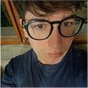 Studente universitario di economia e giurisprudenza per ripetizioni di diritto.