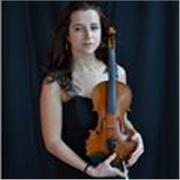 Laureato in discipline musicali e violino