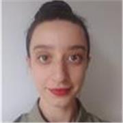 Profesora de Ciencias Sociales imparte clases adaptadas a la cátedra que la persona en cuestión esté cursando