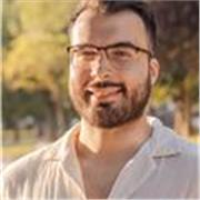 Abogado en ejercicio, especialista en Concursal, Hipotecario y Mercantil.