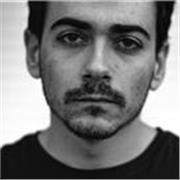 Titulado en Audiovisuales y experto en Cine. Videógrafo profesional.