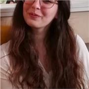 Psicologa impartisce lezioni di psicologia, pedagogia e materie annesse a studenti di scuole superiori e universitari