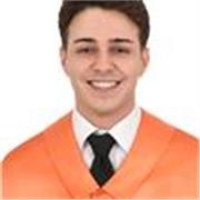 Titulado en el grado de Economía, recién salido de la carrera busco trabajar y ayudar a gente con sus estudios.