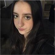 Estudiante de Escenografía en el IT de Barcelona y previo título de Bachillerato Artístico