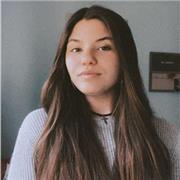 Profesora de primaria apta para todos los niveles de educación primaria