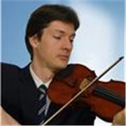 Laureato in violino al Conservatorio di Genova, vincitore di concorsi internazionali di violino