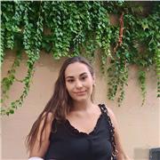 Me encanta trabajar con niños y niñas, sobre todo gracias a mi grado de educación infantil, disfruto mucho enseñando y más si son clases de refuerzo, tanto online como presencialmente, tengo mucha paciencia y me gusta ver como los peques aprenden.