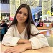 Profesora de apoyo escolar especializada en clases para niños en las asignaturas de primaria