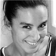 Professeur Certifiée Yoga Alliance International, je partage avec passion et bienveillance le yoga (Hatha, Vinyasa et Yin) et la méditation