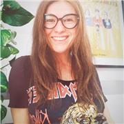 Profesora de Yoga y Meditación titulada por Yoga Alliance con más de 700h de formación y experiencia de más 15 años de práctica.