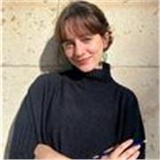 Soy una ilustradora graduada en Bellas Artes con experiencia previa dando clases de pintura y dibujo a niños.