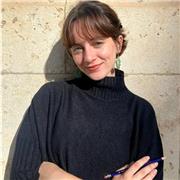 Soy una ilustradora graduada en Bellas Artes con experiencia previa dando clases de pintura y dibujo a niños.