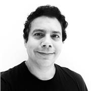 Director de arte imparte clases de diseño gráfico publicitario a alumnos que quieran trabajar en agencias de publicidad