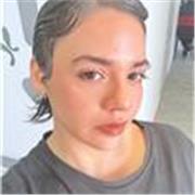 Maestra en artes escénicas, bailarina y prácticante de yoga