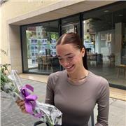 Estoy estudiando educación primaria y me gustaría dar clases de repaso a niños de primaria para ampliar mi experiencia. Puedo adaptarme al los horarios y si hace falta cuidar a el niño después de la escuela, estaría encantada, muchas gracias