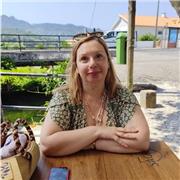 English qualified teacher teaches children from 6 to 16