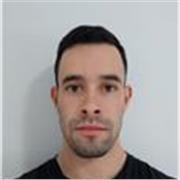 Un joven adulto con conocimientos generales. Además mi idioma materno es el portugués.