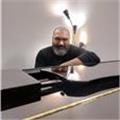Pianista offre lezioni di classica, jazz/moderno, ed armonia a ragazzi ed adulti (italiano and english)