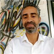 Professeur de français donne des cours particuliers pour tous les niveaux
