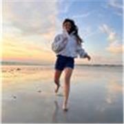 Coach sportif diplômée propose des séances personnalisées pour atteindre vos objectifs forme et bien-être.
