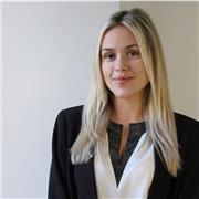 Graduada en Turismo, y con el Leaving Certificate. Calificada para dar clases de Español a extranjeros que hablen en inglés y de la forma más cómoda y dinámica.