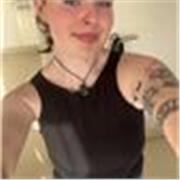 I am a native English speaker with 1 years experience tutoring english