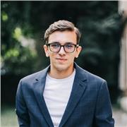 Sono un insegnante giovane di inglese, tedesco e russo, che offre lezioni per bambini, adolescenti ed adulti, a Torino o online.