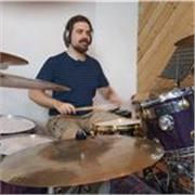 Batterista con 20 anni di esperienza live e studio impartisce lezioni; Didattica con attestati, e consigli per diventare pro!