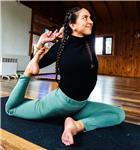 Instructora de hatha yoga, especializado en todos los niveles, basicos y avanzados