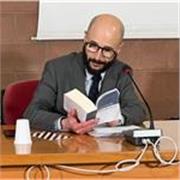 Docente offre lezioni di lingua latina per studenti delle scuole superiori