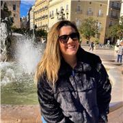 Trabajadora,simpática y divertida y me gustaría dar clases a partir de 7 años
