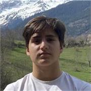 Estudiante de 1o de bachillerato da clases de repaso a estudiantes de la ESO