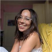 Soy una chica joven con ganas de ayudar a alumnos en sus deberes.