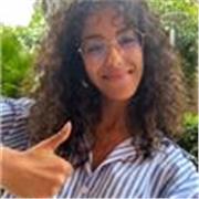 Je donne des cours de langue italienne écrit et oral. Je suis italienne