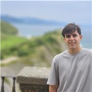 Titulado en Desarrollo de Aplicaciones Web y recién matriculado en Ingeniería Informática.