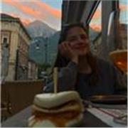 Sono una studentessa universitaria presso l'università di Siena disponibile a dare ripetizioni di lingue (francese ed inglese) ai ragazzi che frequentano le medie o le superiori o ad accompagnarli durante il doposcuola