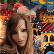 Artista professionista e laureata in beni culturali e critica d’arte, offre lezioni di pittura