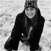 Frequento il liceo linguistico a Faenza . Ho finito il 4 anno . Sono molto estroversa e felice di insegnare la mia lingua a persone che hanno voglia di imparare