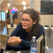 Laureanda in scienze internazionali e diplomatiche, faccio lezioni di italiano